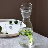 Pichet à eau contemporain en verre monobloc avec tasse (750 ml)